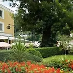 Am Paulusbogen 4*