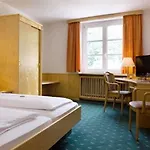 Am Paulusbogen 4*