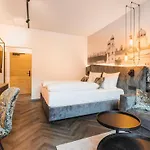 Am Paulusbogen 4*