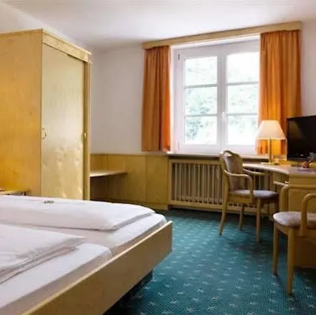 Am Paulusbogen 4*